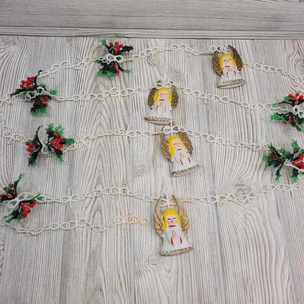 Christmas Blow Mold Angel Chain Garland Plastic Holly Berries 110‎ inch Vtg